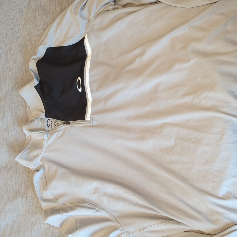 Oakley Men's quarter zip pullover XL